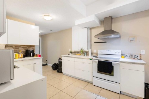 508 78 Avenue Sw, Calgary, AB - Indoor Photo Showing Kitchen