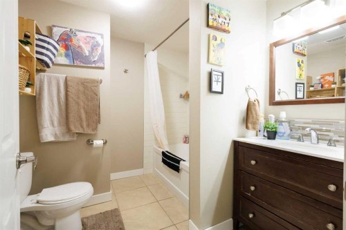508 78 Avenue Sw, Calgary, AB - Indoor Photo Showing Bathroom