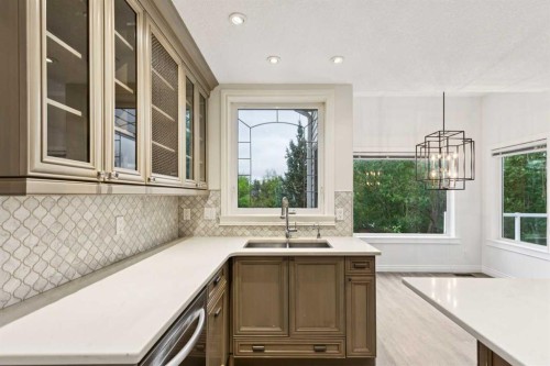 38 Tuscany Hills Crescent Nw, Calgary, AB - Indoor Photo Showing Kitchen