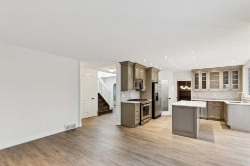 38 Tuscany Hills Crescent Nw, Calgary, AB - Indoor Photo Showing Kitchen