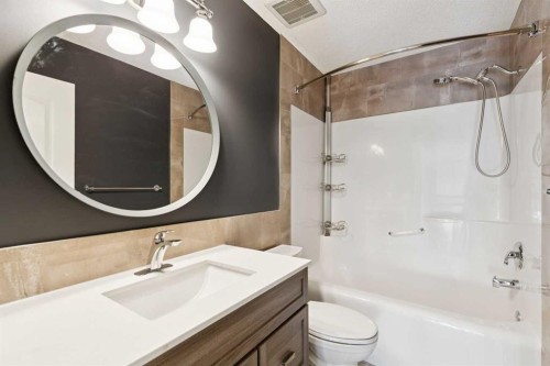 38 Tuscany Hills Crescent Nw, Calgary, AB - Indoor Photo Showing Bathroom