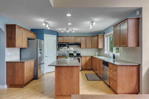 169 West Creek Boulevard, Chestermere, AB - Indoor Photo Showing Kitchen