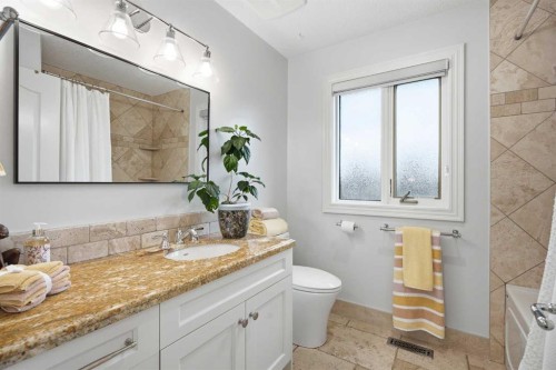 109 Shawnee Place Sw, Calgary, AB - Indoor Photo Showing Bathroom