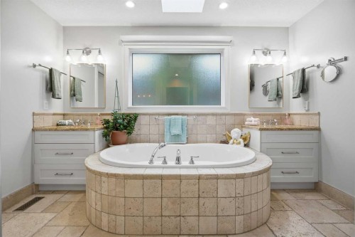 109 Shawnee Place Sw, Calgary, AB - Indoor Photo Showing Bathroom