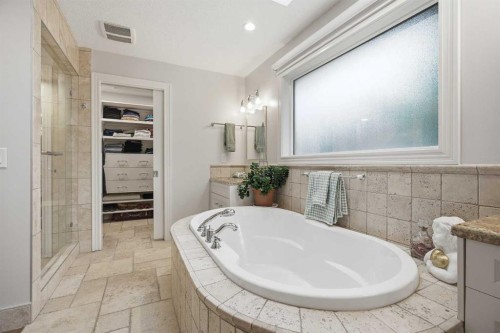 109 Shawnee Place Sw, Calgary, AB - Indoor Photo Showing Bathroom