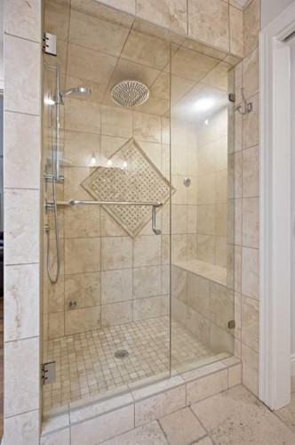 109 Shawnee Place Sw, Calgary, AB - Indoor Photo Showing Bathroom