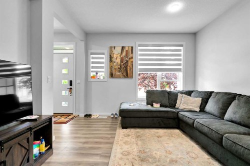 273 Lucas Avenue Nw, Calgary, AB - Indoor Photo Showing Living Room