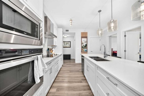 409-30 Walgrove Se, Calgary, AB - Indoor Photo Showing Kitchen With Double Sink With Upgraded Kitchen
