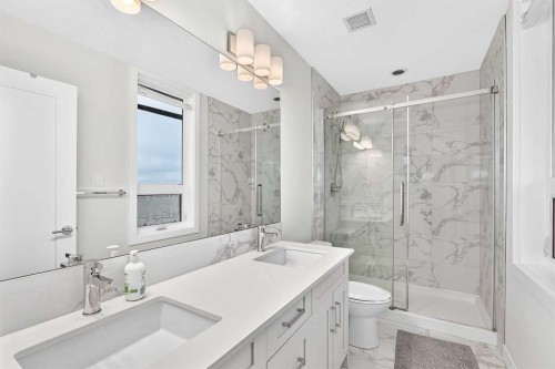 409-30 Walgrove Se, Calgary, AB - Indoor Photo Showing Bathroom