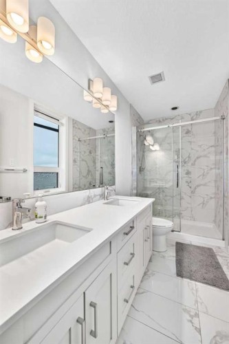 409-30 Walgrove Se, Calgary, AB - Indoor Photo Showing Bathroom
