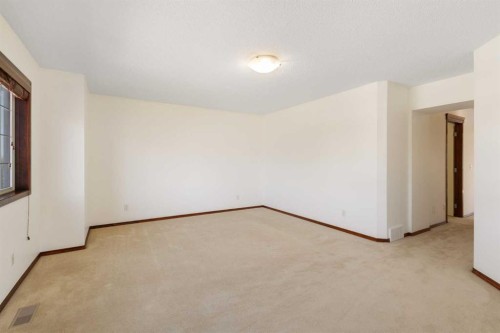 57 Everoak Circle Sw, Calgary, AB - Indoor Photo Showing Other Room