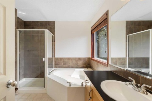 57 Everoak Circle Sw, Calgary, AB - Indoor Photo Showing Bathroom