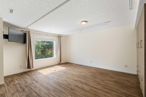 57 Everoak Circle Sw, Calgary, AB - Indoor Photo Showing Other Room