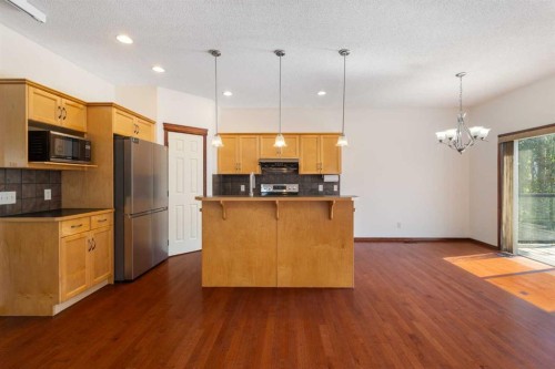 57 Everoak Circle Sw, Calgary, AB - Indoor Photo Showing Kitchen