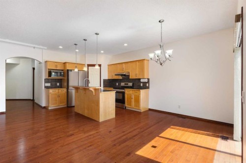 57 Everoak Circle Sw, Calgary, AB - Indoor Photo Showing Kitchen