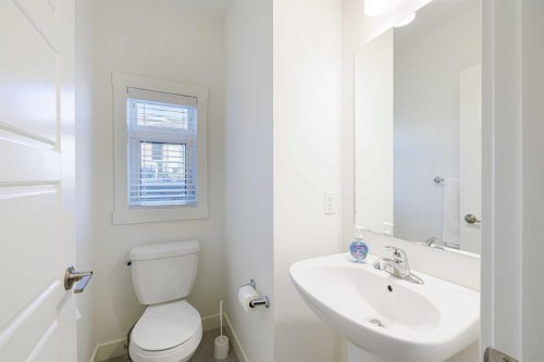 50 Sage Bluff Circle Nw, Calgary, AB - Indoor Photo Showing Bathroom