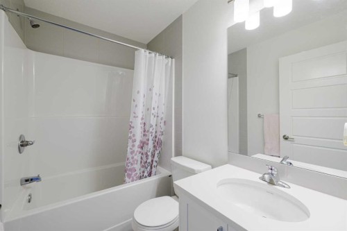 50 Sage Bluff Circle Nw, Calgary, AB - Indoor Photo Showing Bathroom