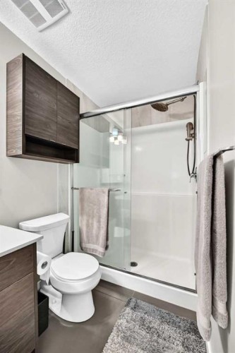 201-122 Mahogany Centre Se, Calgary, AB - Indoor Photo Showing Bathroom