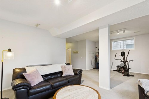 21 Covehaven Gardens Ne, Calgary, AB - Indoor