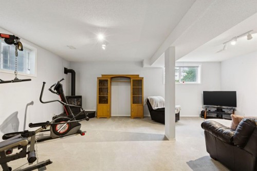 21 Covehaven Gardens Ne, Calgary, AB - Indoor Photo Showing Gym Room
