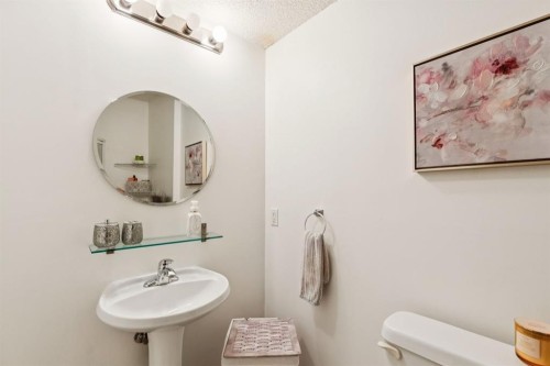 21 Covehaven Gardens Ne, Calgary, AB - Indoor Photo Showing Bathroom