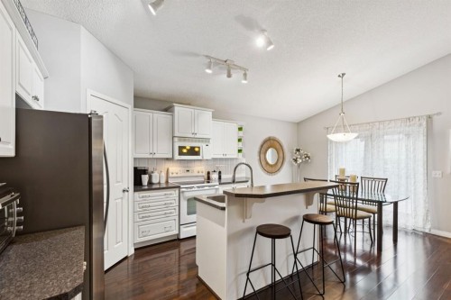 21 Covehaven Gardens Ne, Calgary, AB - Indoor Photo Showing Kitchen