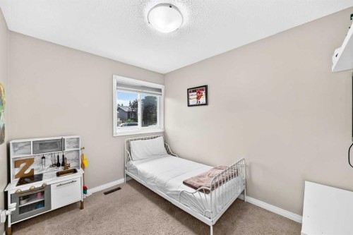 119 Maitland Rise Ne, Calgary, AB - Indoor Photo Showing Bedroom