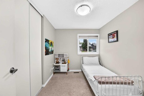 119 Maitland Rise Ne, Calgary, AB - Indoor Photo Showing Bedroom