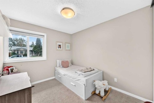119 Maitland Rise Ne, Calgary, AB - Indoor Photo Showing Bedroom