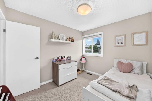 119 Maitland Rise Ne, Calgary, AB - Indoor Photo Showing Bedroom