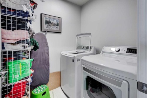768 Edgefield Crescent, Strathmore, AB - Indoor Photo Showing Laundry Room