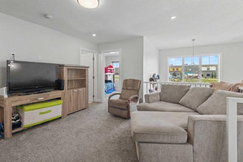 768 Edgefield Crescent, Strathmore, AB - Indoor Photo Showing Living Room