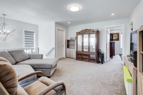 768 Edgefield Crescent, Strathmore, AB - Indoor Photo Showing Living Room
