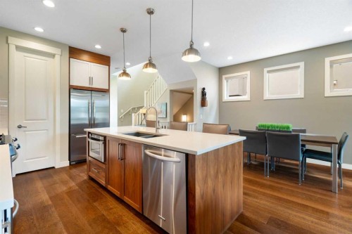 3213 Kinsale Road Sw, Calgary, AB - Indoor Photo Showing Kitchen With Double Sink With Upgraded Kitchen