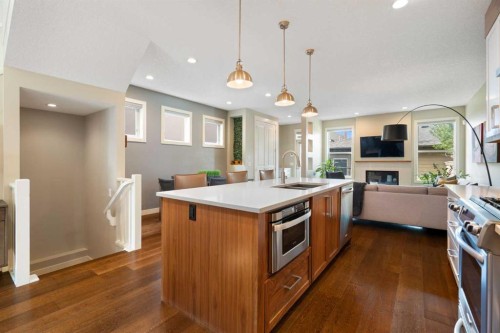 3213 Kinsale Road Sw, Calgary, AB - Indoor Photo Showing Kitchen With Double Sink