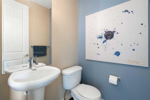 3213 Kinsale Road Sw, Calgary, AB - Indoor Photo Showing Bathroom