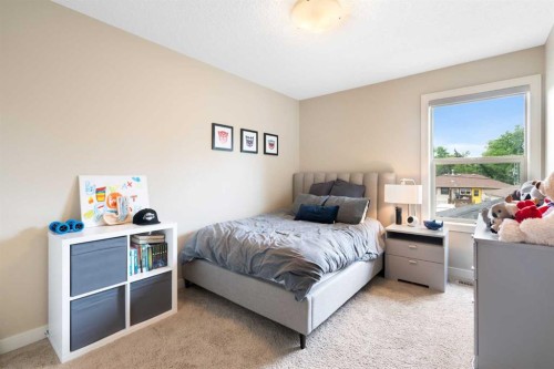 3213 Kinsale Road Sw, Calgary, AB - Indoor Photo Showing Bedroom