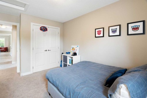 3213 Kinsale Road Sw, Calgary, AB - Indoor Photo Showing Bedroom