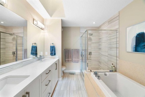 3213 Kinsale Road Sw, Calgary, AB - Indoor Photo Showing Bathroom