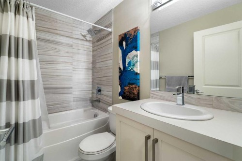 3213 Kinsale Road Sw, Calgary, AB - Indoor Photo Showing Bathroom
