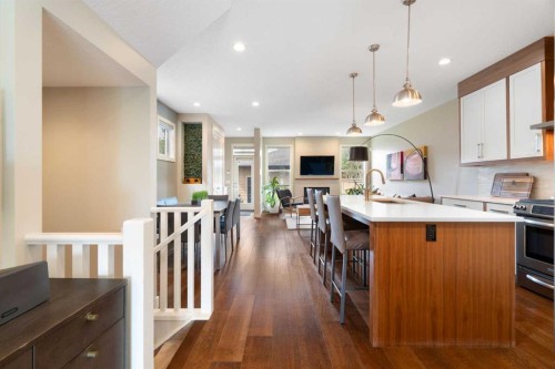 3213 Kinsale Road Sw, Calgary, AB - Indoor Photo Showing Kitchen