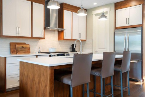 3213 Kinsale Road Sw, Calgary, AB - Indoor Photo Showing Kitchen With Upgraded Kitchen