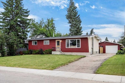 661 12 Avenue  Carstairs, AB T0M 0N0