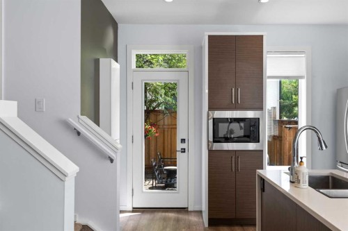 2002 35 Street Sw, Calgary, AB - Indoor Photo Showing Kitchen