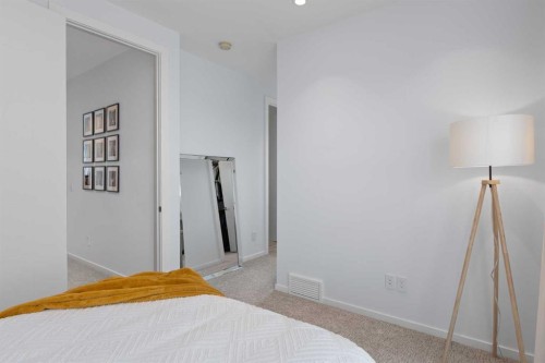 2002 35 Street Sw, Calgary, AB - Indoor Photo Showing Bedroom