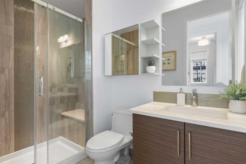2002 35 Street Sw, Calgary, AB - Indoor Photo Showing Bathroom