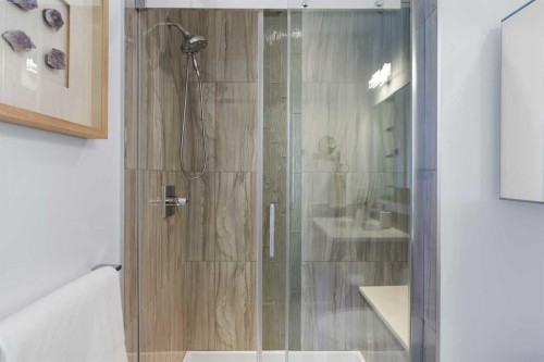 2002 35 Street Sw, Calgary, AB - Indoor Photo Showing Bathroom