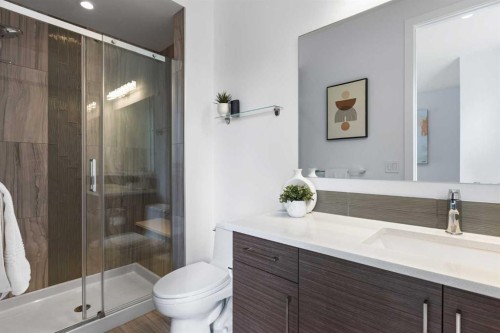 2002 35 Street Sw, Calgary, AB - Indoor Photo Showing Bathroom