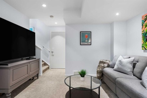 2002 35 Street Sw, Calgary, AB - Indoor