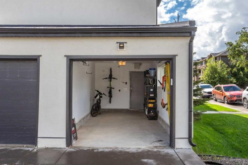2002 35 Street Sw, Calgary, AB - Outdoor